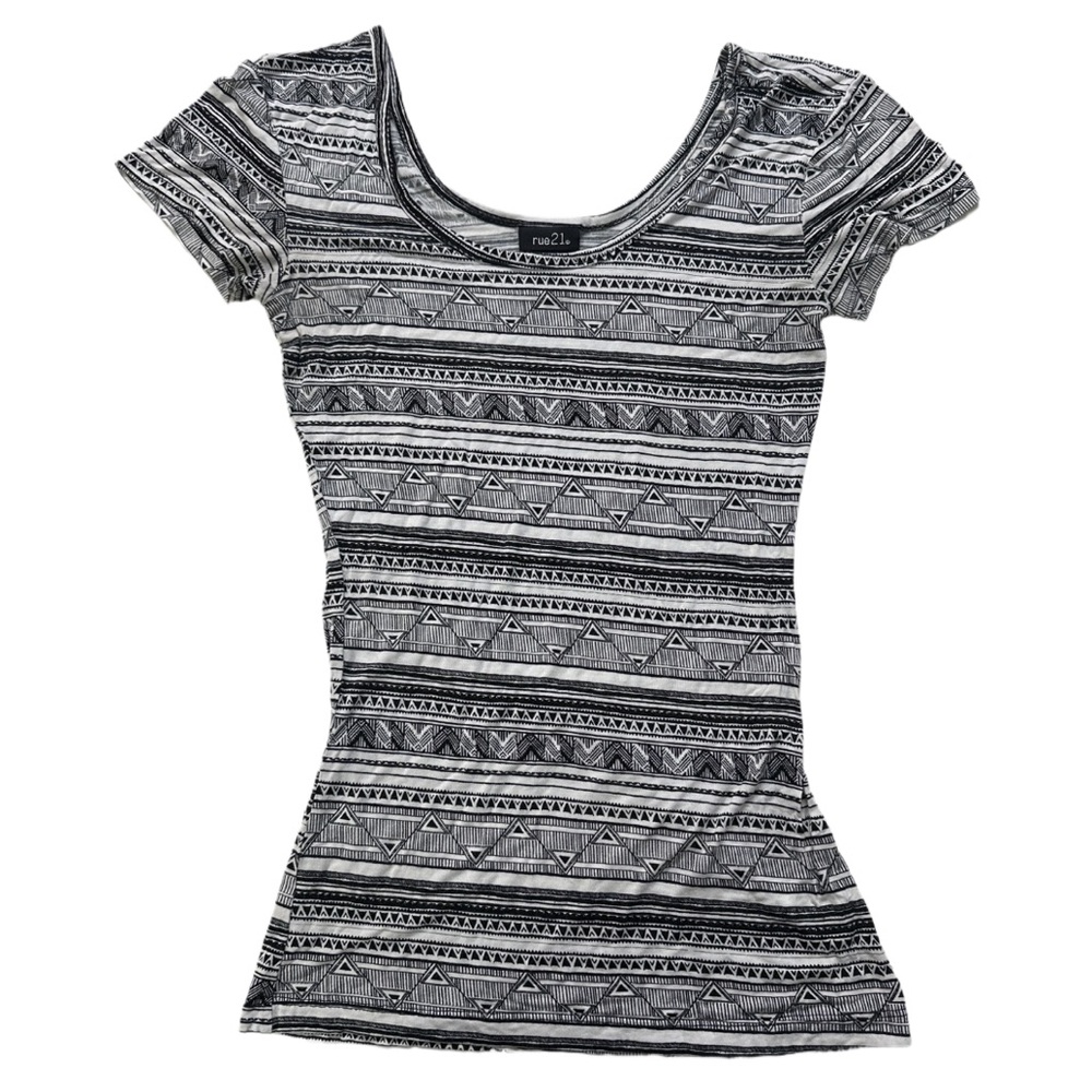 Y2K RUE 21 women's b&w tribal coachella graphic fitted tee, S.